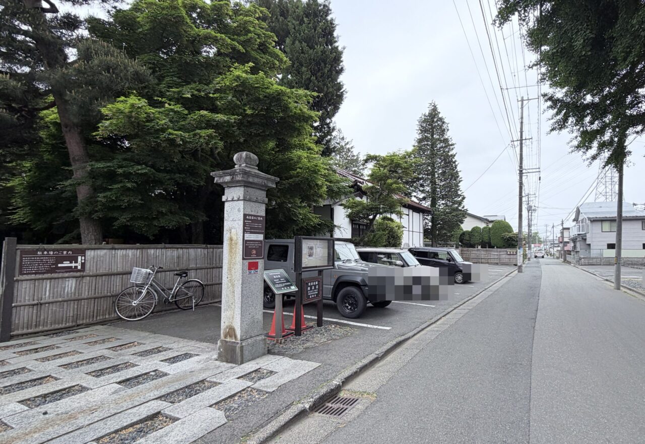南昌荘前の駐車場