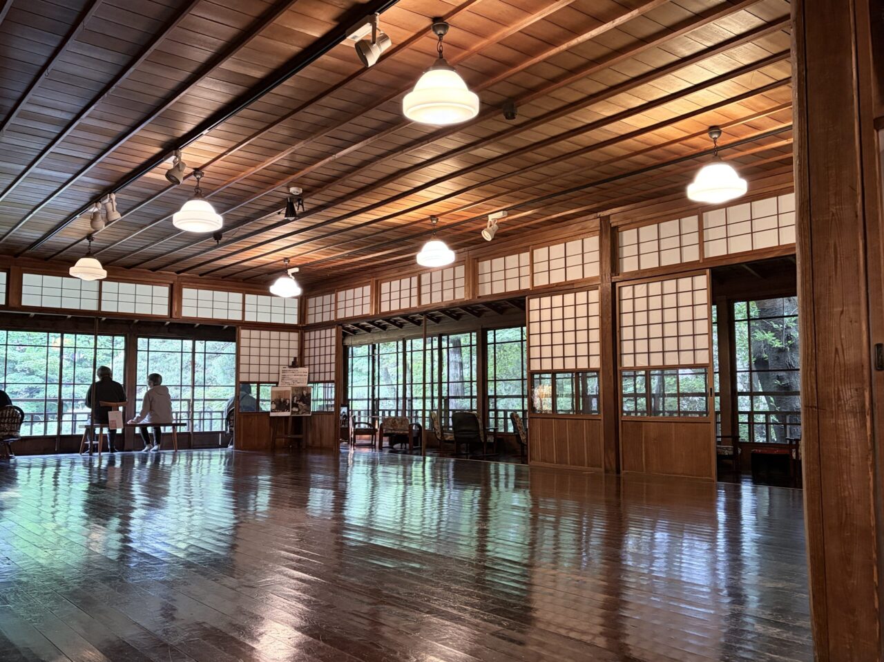 南昌荘の南昌の間(板張の間)