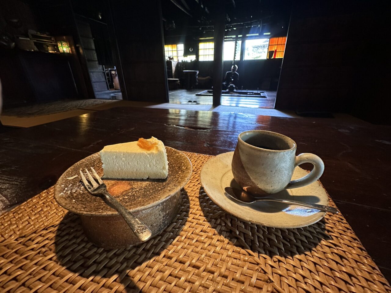苫屋のコーヒーとチーズケーキ